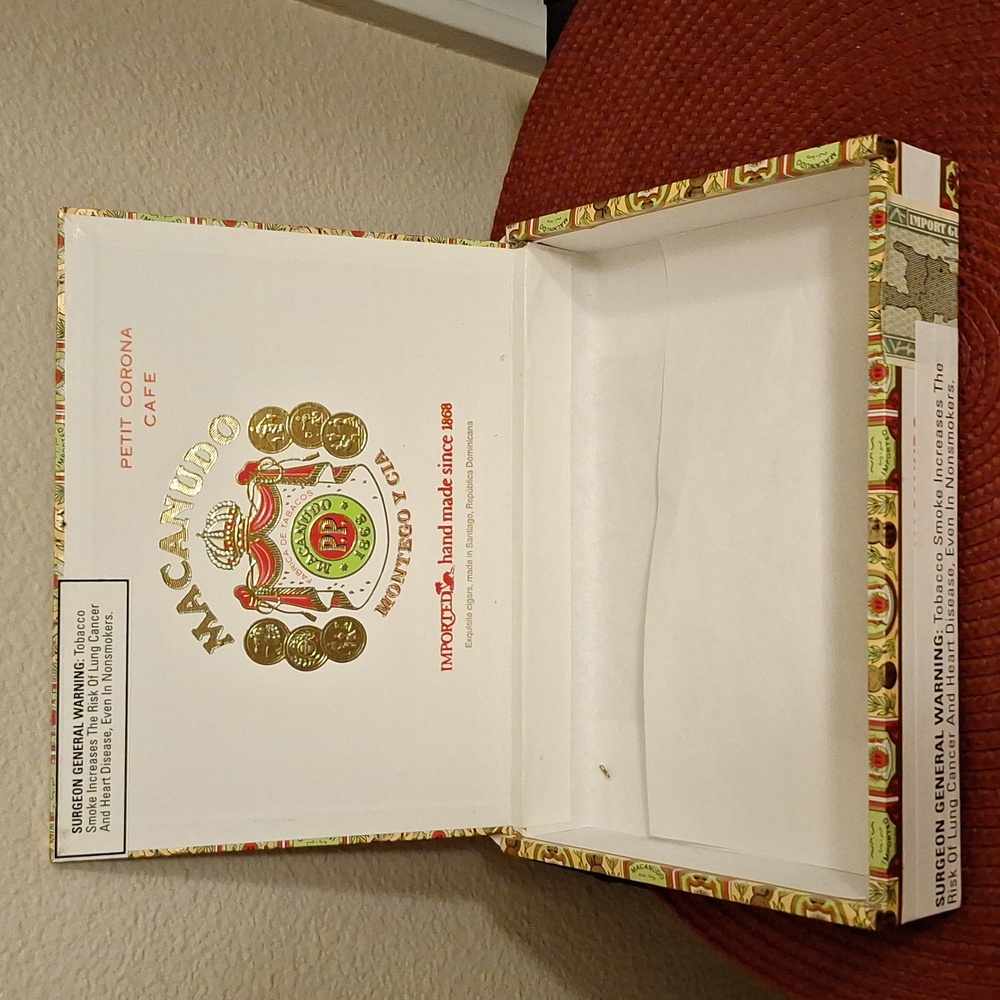 MACANUDO Cigar Box - Picture 3 of 4
